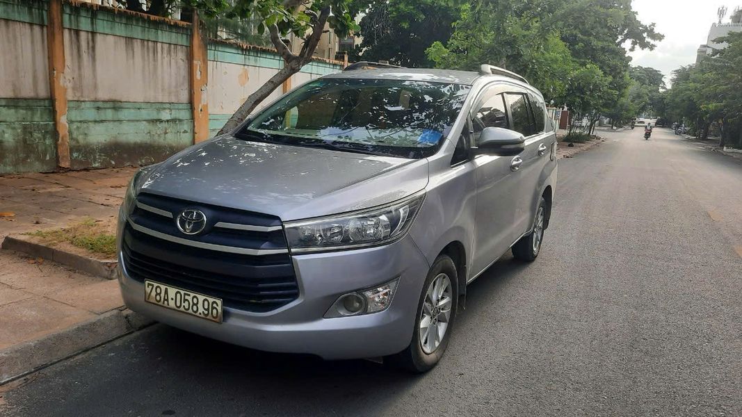 Xe 7 chỗ Toyota gia đình du lịch