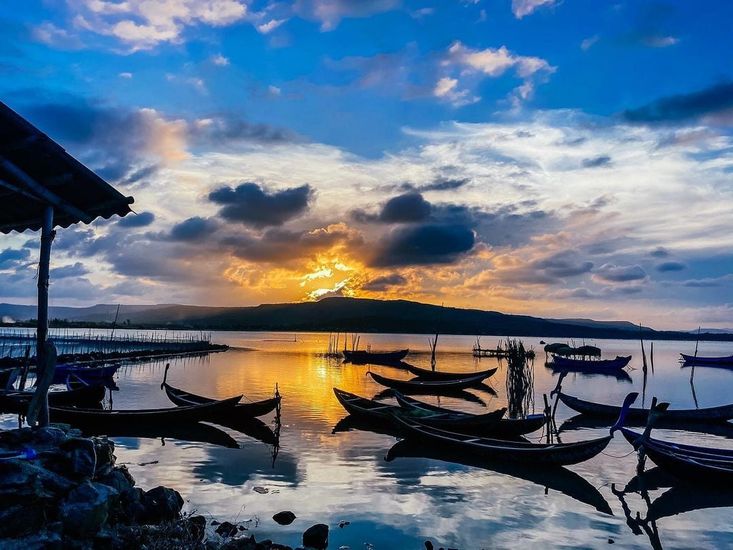 Đầm Ô Loan